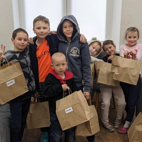 Bild vergrößern: GETEC supports Orphans of the Ridni-foster-families-program